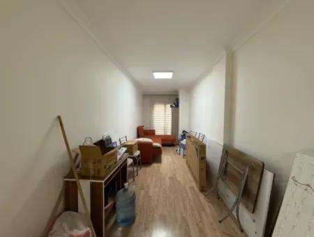 Seferihisar Pazaryeri’nde Merkezi Konumda, Genç Binada Satılık 2+1 Daire