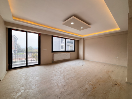 Seferihisar Havuzlu Site İçerisinde Kapalı Mutfak Satılık 3+1 Daire