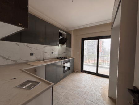 Seferihisar Havuzlu Site İçerisinde Kapalı Mutfak Satılık 3+1 Daire