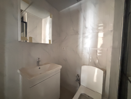 Seferihisar Havuzlu Site İçerisinde Kapalı Mutfak Satılık 3+1 Daire