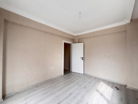 Seferihisar Havuzlu Site İçerisinde Kapalı Mutfak Satılık 3+1 Daire