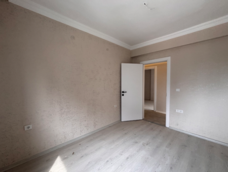 Seferihisar Havuzlu Site İçerisinde Kapalı Mutfak Satılık 3+1 Daire