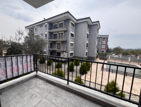 Seferihisar Havuzlu Site İçerisinde Kapalı Mutfak Satılık 3+1 Daire