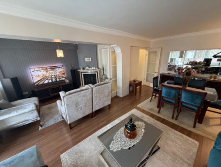 Küçükyalı'da Caddeye Yakın Otoparklı Şömineli Ara Kat Masrafız Daire