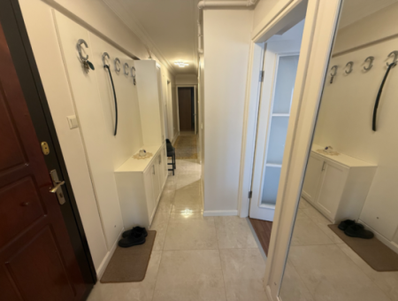 Küçükyalı'da Caddeye Yakın Otoparklı Şömineli Ara Kat Masrafız Daire