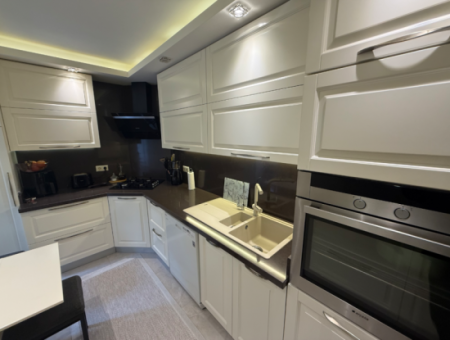 Küçükyalı'da Caddeye Yakın Otoparklı Şömineli Ara Kat Masrafız Daire