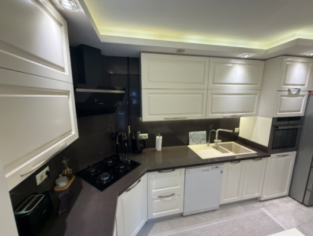 Küçükyalı'da Caddeye Yakın Otoparklı Şömineli Ara Kat Masrafız Daire