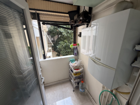 Küçükyalı'da Caddeye Yakın Otoparklı Şömineli Ara Kat Masrafız Daire