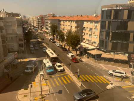 Narlıdere Mithatpaşa Caddesi Üzerinde Asansörlü Ofis/Büro