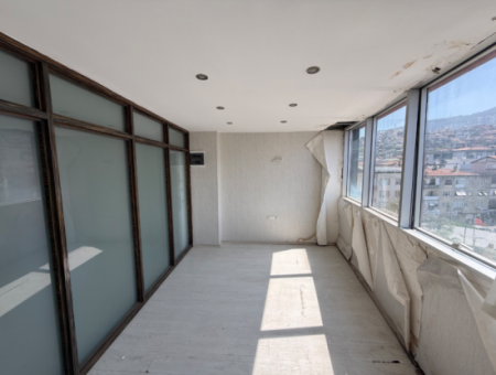 Narlıdere Mithatpaşa Caddesi Üzerinde Asansörlü Ofis/Büro