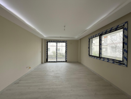 Seferihisar Nezih Sokakta Kapalı Mutfak Kiralık 2+1 Daire