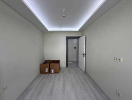 Seferihisar Nezih Sokakta Kapalı Mutfak Kiralık 2+1 Daire