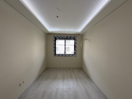 Seferihisar Nezih Sokakta Kapalı Mutfak Kiralık 2+1 Daire