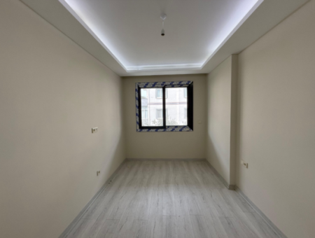 Seferihisar Nezih Sokakta Kapalı Mutfak Kiralık 2+1 Daire