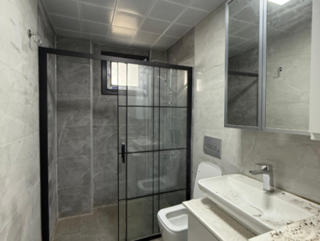 Seferihisar Nezih Sokakta Kapalı Mutfak Kiralık 2+1 Daire