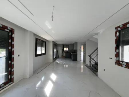 Akarca’da Denize 100 Metre Mesafede Sıfır Villa