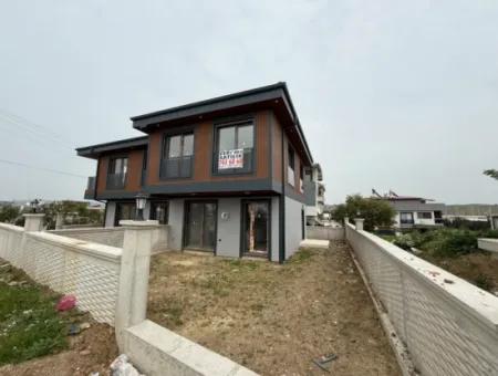 Seferihisar Tepecik’te Modern Mimarili Sıfır Villa