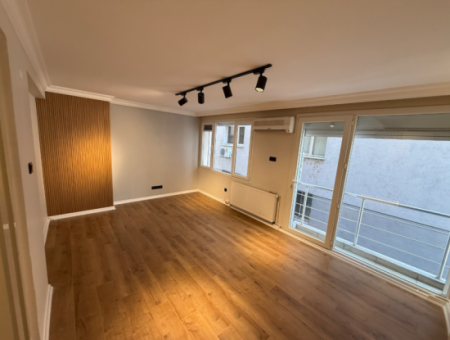 Göztepe'de Cadde Üzeri Full Tadilatlı Ara Kat Asansörlü Köşe