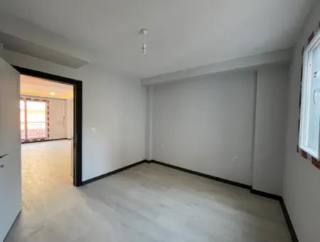 Seferihisar Hıdırlık Mahallesi’nde Satılık Sıfır 1+1 Teraslı Daire