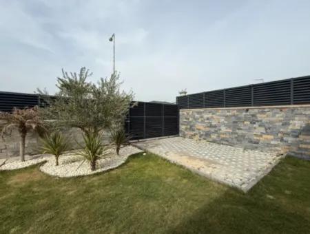 Seferihisar Bahçeşehir’de Malikaneler Bölgesinde Kiralık Müstakil Havuzlu Villa