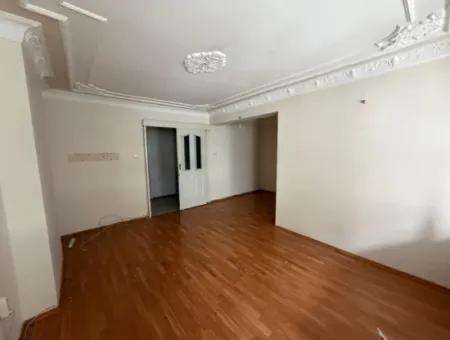 Şht Nihat Bey Caddesi Üzerinde Tarihi Asansör Yakını  3+1 Satılık  Daire