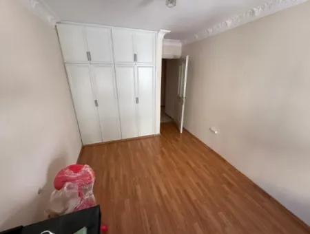 Şht Nihat Bey Caddesi Üzerinde Tarihi Asansör Yakını  3+1 Satılık  Daire