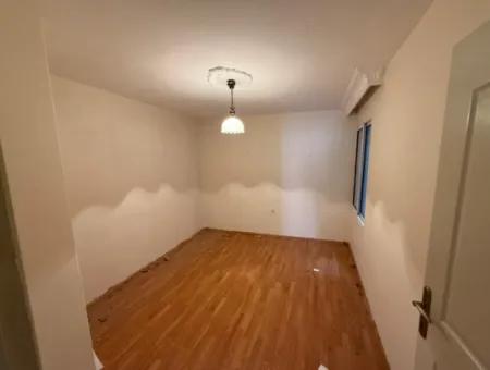 Şht Nihat Bey Caddesi Üzerinde Tarihi Asansör Yakını  3+1 Satılık  Daire