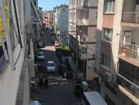 Şht Nihat Bey Caddesi Üzerinde Tarihi Asansör Yakını  3+1 Satılık  Daire