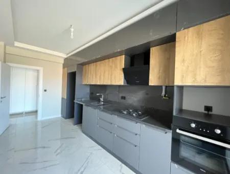 Seferihisar’da Merkeze Yakın Kiralık Geniş 3+1 Daire