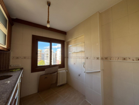 Alsancak Dutlu Sokak Mevkii Köşe 3+1 6.Kat 110M2 Kiralık Daire