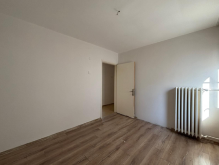 Alsancak Dutlu Sokak Mevkii Köşe 3+1 6.Kat 110M2 Kiralık Daire