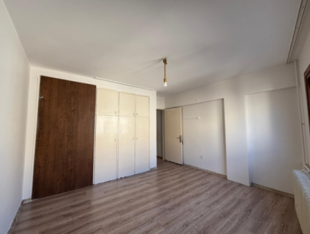 Alsancak Dutlu Sokak Mevkii Köşe 3+1 6.Kat 110M2 Kiralık Daire