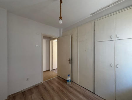 Alsancak Dutlu Sokak Mevkii Köşe 3+1 6.Kat 110M2 Kiralık Daire