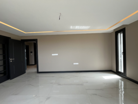 Seferihisar Çolakibrahimbey Mahallesi’nde Havuzlu Site İçerisinde Lüks 2+1 Satılık Daireler