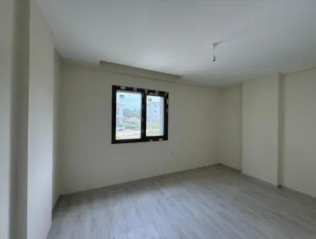 Seferihisar Tepecik’te Bahçeli, Verandalı, Sıfır Kiralık Villa