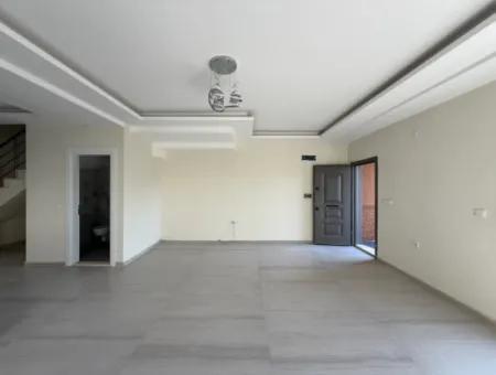 Seferihisar Tepecik Mahallesi’nde Bahçeli • Verandalı • Yerden Isıtmalı Sıfır Kiralık Geniş Villa