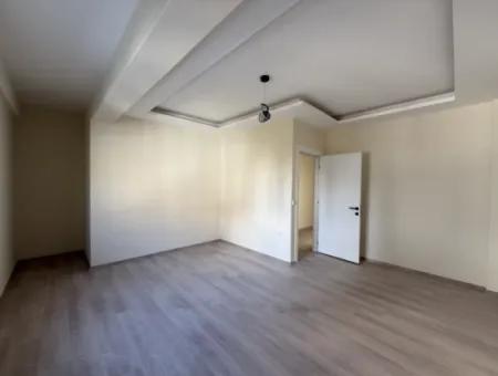 Seferihisar Tepecik Mahallesi’nde Bahçeli • Verandalı • Yerden Isıtmalı Sıfır Kiralık Geniş Villa