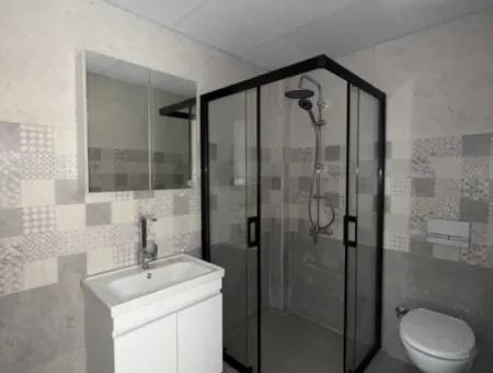 Seferihisar Tepecik Mahallesi’nde Bahçeli • Verandalı • Yerden Isıtmalı Sıfır Kiralık Geniş Villa