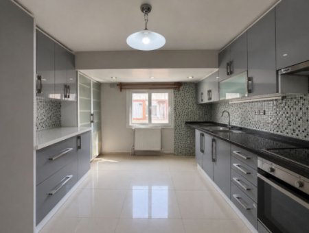 Alsancak Fuar Yakını 3+1 3.Kat Doğalgazlı Bakımlı Kiralık Daire!