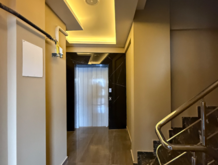Seferihisar Şehir Merkezinde Modern 2+1 Satılık Daire