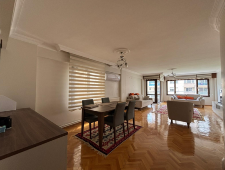 Alsancak Şair Eşreft’te 3.Kat 130M2 Masrafsız Eşyalı Kiralık Daire