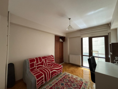 Alsancak Şair Eşreft’te 3.Kat 130M2 Masrafsız Eşyalı Kiralık Daire