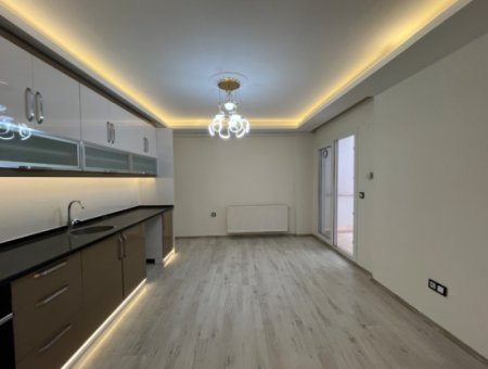 Seferihisar Kent Merkezinde Teraslı Satılık Daire