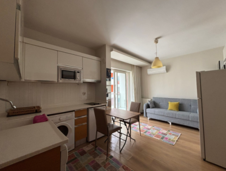 Bornova Myvia’da Havuzlu 7/24 Güvenlikli 1+1 Kiralık Eşyalı Daire!