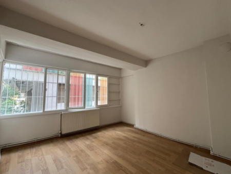 Alsancak  Kahramanlar  Akıncılar Caddesi Üzerinde 1.Kat Kombili Kiralık Daire!