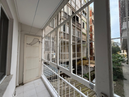 Alsancak  Kahramanlar  Akıncılar Caddesi Üzerinde 1.Kat Kombili Kiralık Daire!
