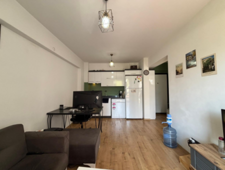 Buca Vita Loft’ta Havuz Manzaralı 2+1 2.Kat Eşyalı Kiralık Daire!