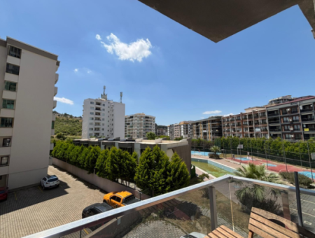 Buca Vita Loft’ta Havuz Manzaralı 2+1 2.Kat Eşyalı Kiralık Daire!