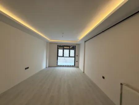 Seferihisar Şehir Merkezinde 90 M² Geniş Kullanımlı Sıfır 2+1 Ara Kat Daire