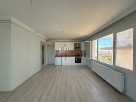 Seferihisar Çolak İbrahimbey' De 2+1 Ferah Ve Kullanışlı Kiralık Daire